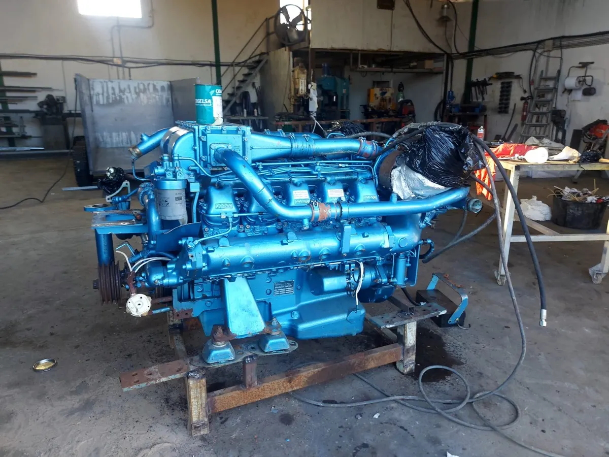 Rebuild of a marine diesel engine in the workshop